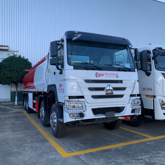 豪沃出口后八轮