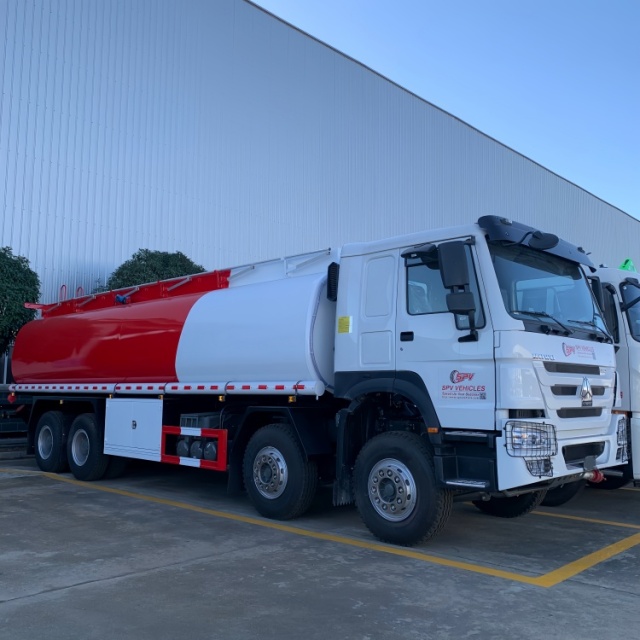 豪沃出口后八轮