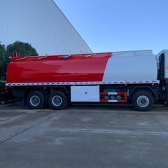 豪沃出口后八轮