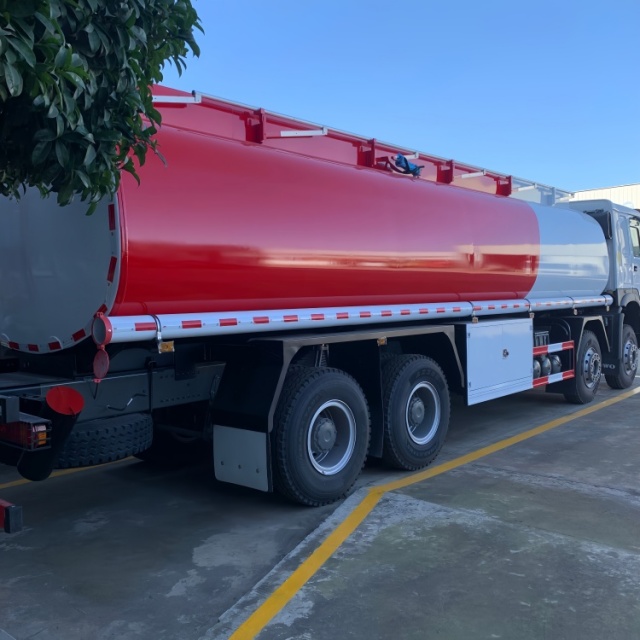 豪沃出口后八轮