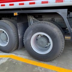 豪沃出口后八轮