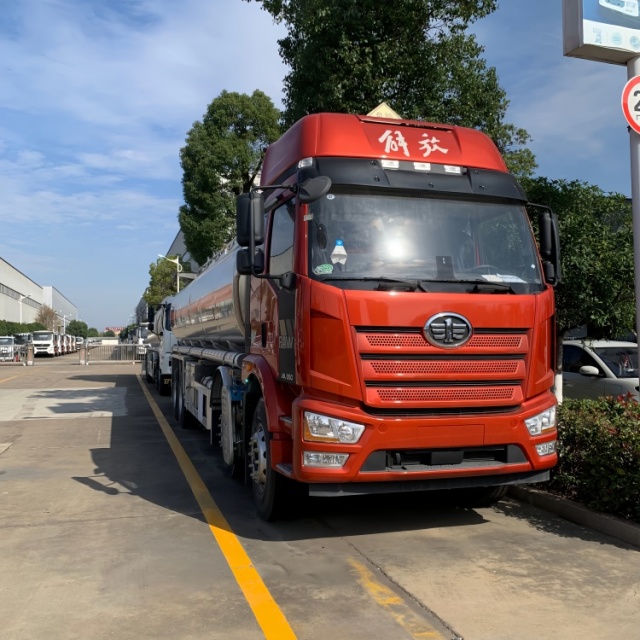 解放20吨油车