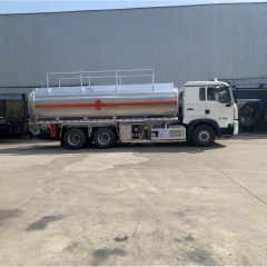 豪沃后八轮铝合金