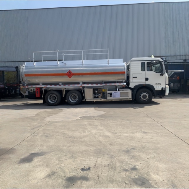 豪沃后八轮铝合金