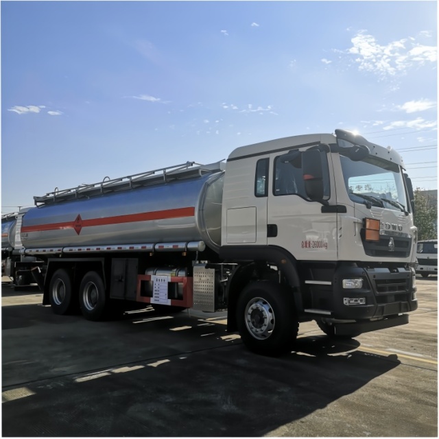 豪沃后八轮碳钢