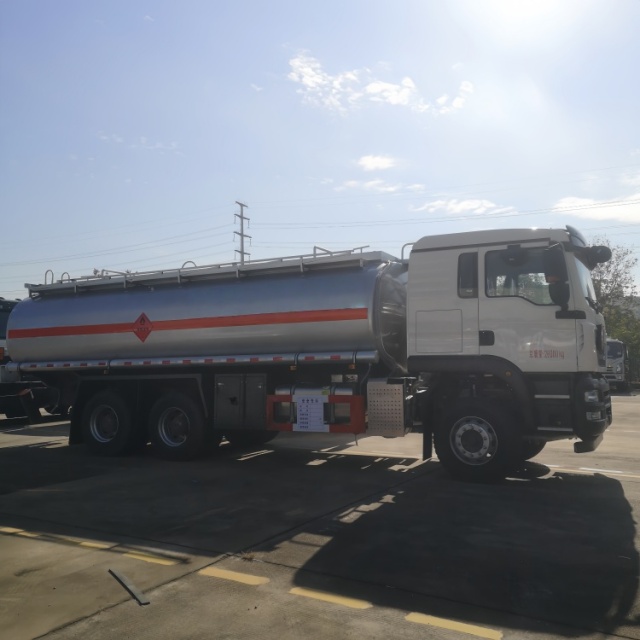 豪沃后八轮碳钢