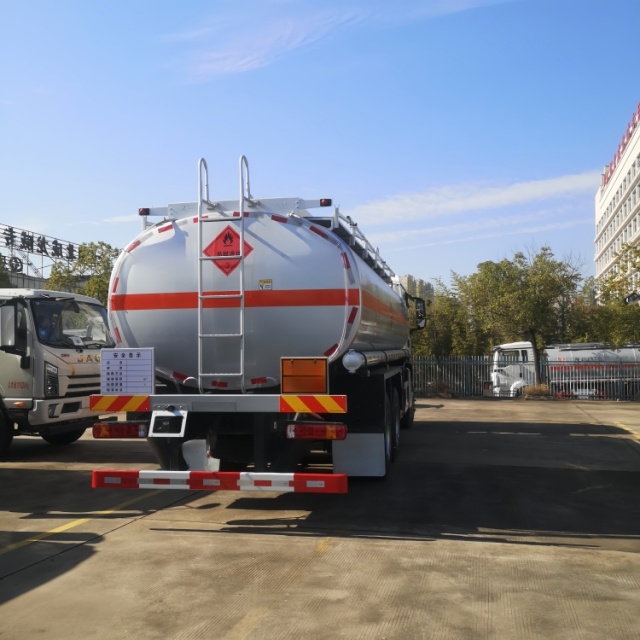 豪沃后八轮碳钢