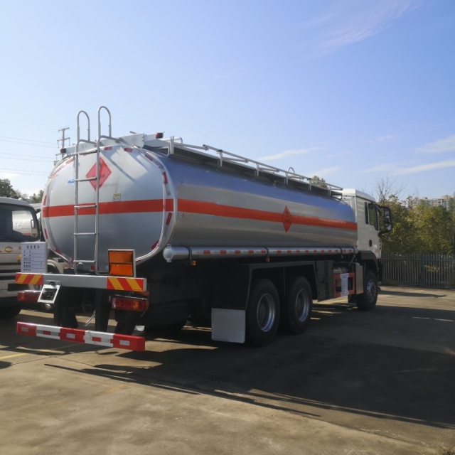 豪沃后八轮碳钢