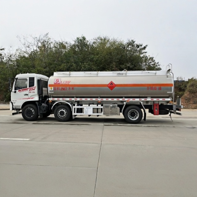 东风d3v三轴15吨油车