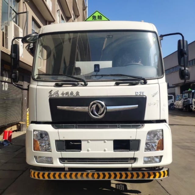 东风d3v三轴15吨油车