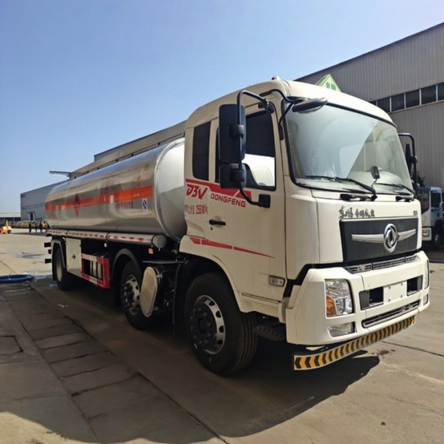 东风d3v三轴15吨油车