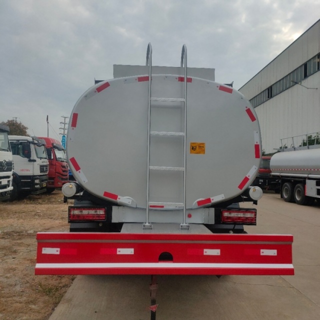 东风145油车10吨