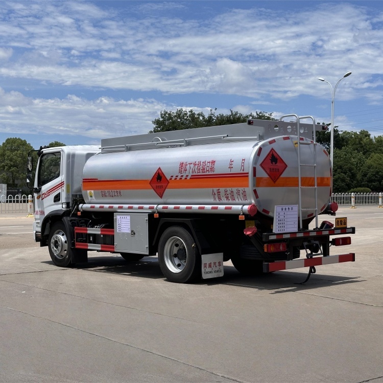 东风DV3油车8吨