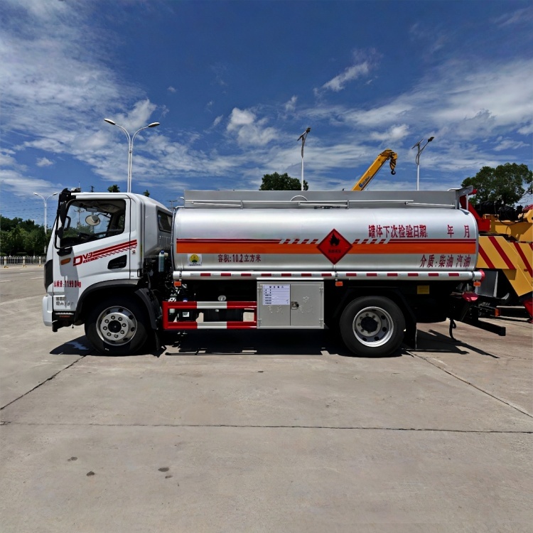 东风DV3油车8吨