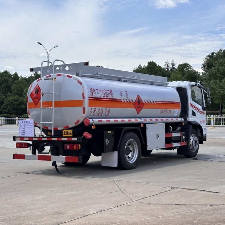 东风DV3油车8吨