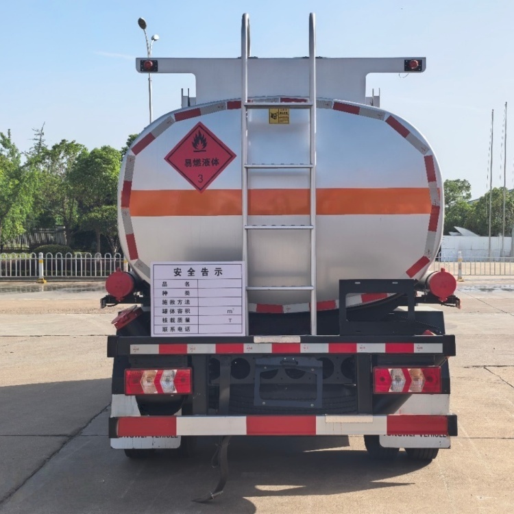 江淮5吨油车