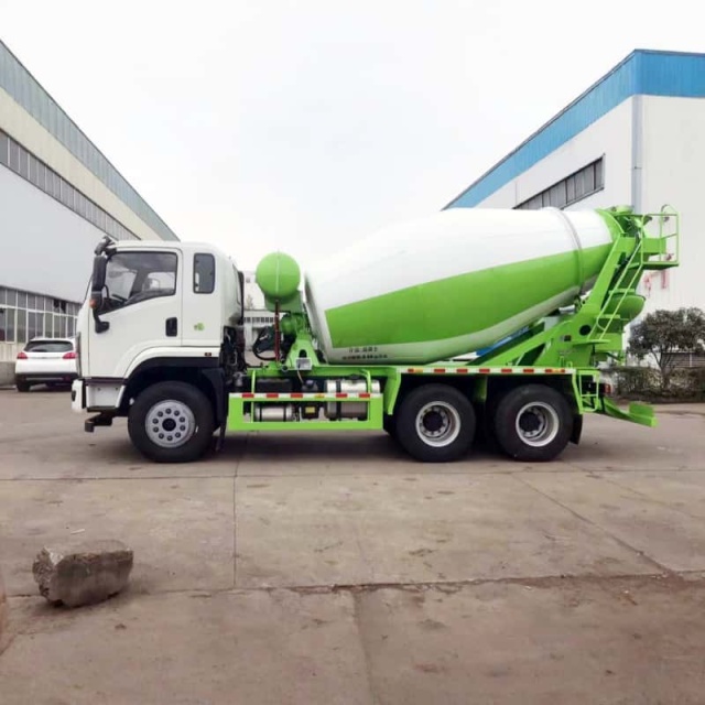 Dayun 8-wheel 8-cubic concrete mixer truck Yuchai 230 horsepower engineering concrete tank truck