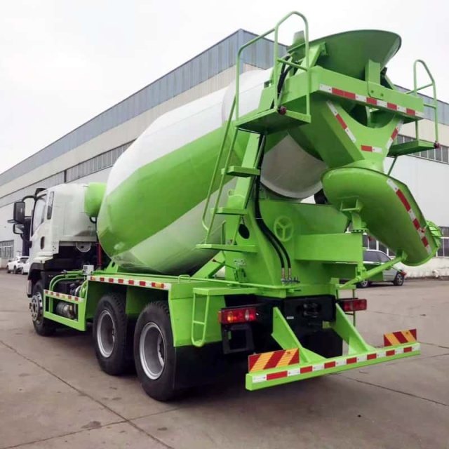 Dayun 8-wheel 8-cubic concrete mixer truck Yuchai 230 horsepower engineering concrete tank truck