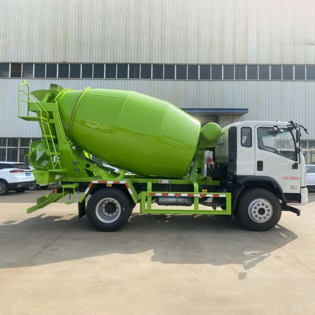 China Dayun 7.5 cubic meter cement mixer truck, Fast 8-speed engineering concrete mixer truck