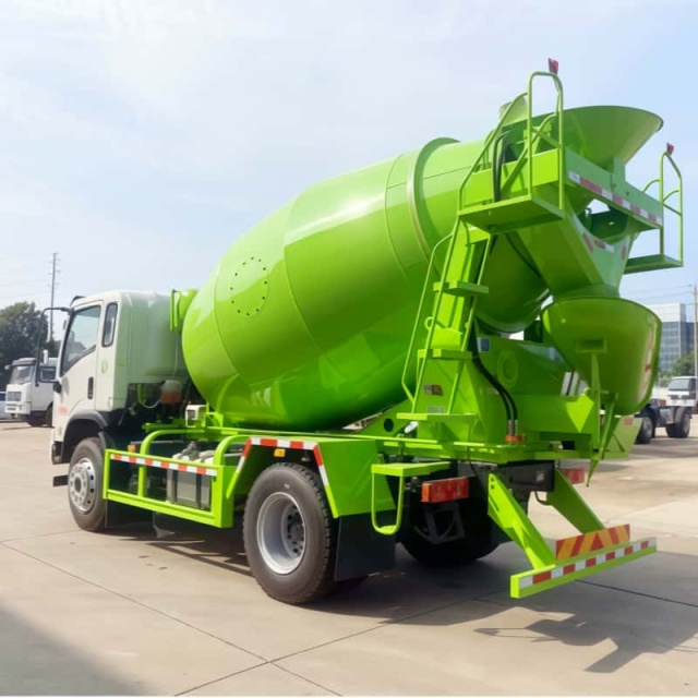 China Dayun 7.5 cubic meter cement mixer truck, Fast 8-speed engineering concrete mixer truck