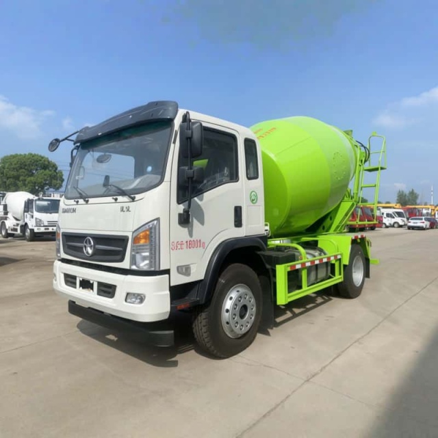 China Dayun 7.5 cubic meter cement mixer truck, Fast 8-speed engineering concrete mixer truck