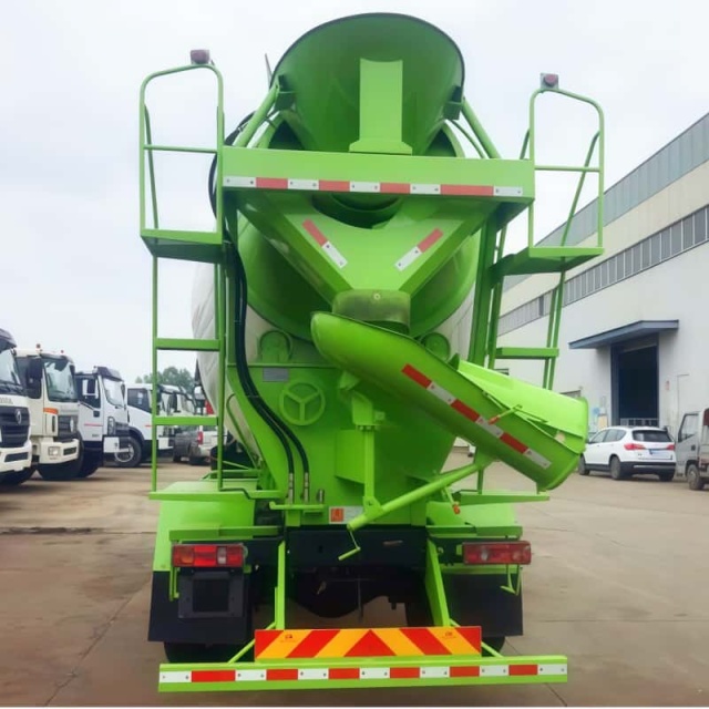 China Dayun 7.5 cubic meter cement mixer truck, Fast 8-speed engineering concrete mixer truck