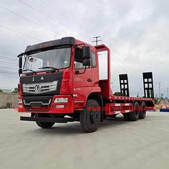 Excavator transport vehicle