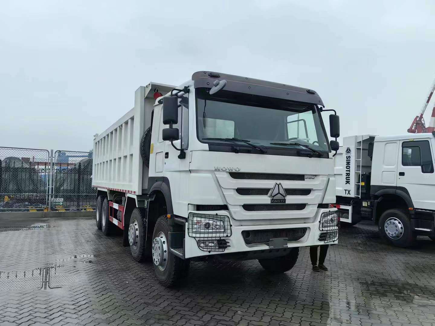 Sinotruk HOWO 4-axle Dump Truck - Commercial Dump Truck