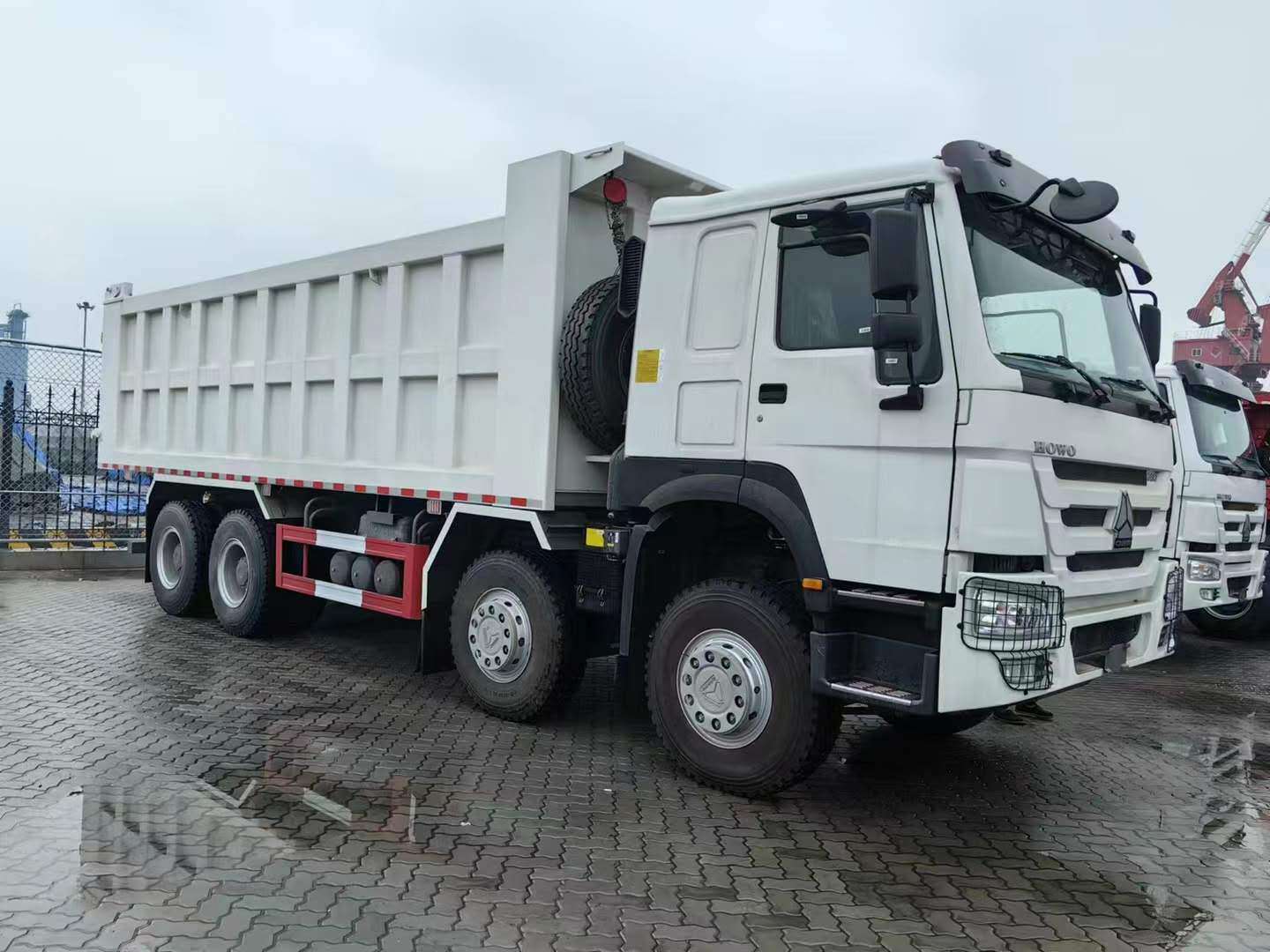 Sinotruk HOWO 4-axle Dump Truck - Commercial Dump Truck
