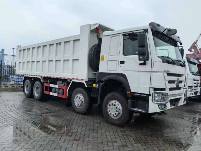 Sinotruk HOWO 4-axle Dump Truck - Commercial Dump Truck