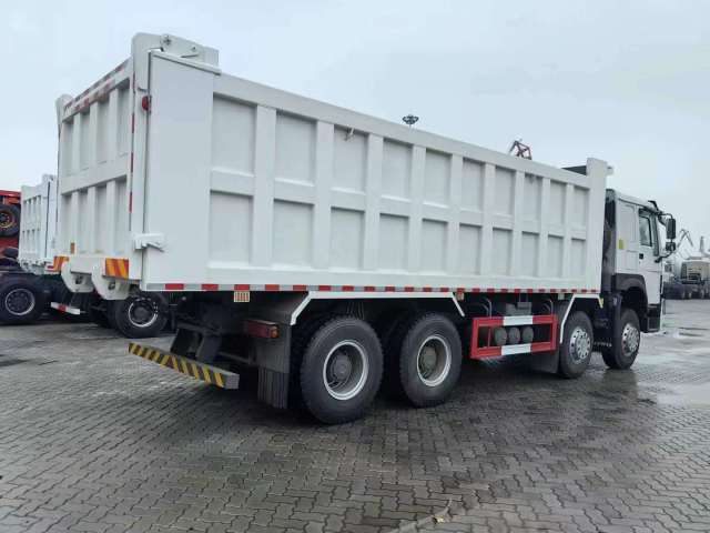 Sinotruk HOWO 4-axle Dump Truck - Commercial Dump Truck
