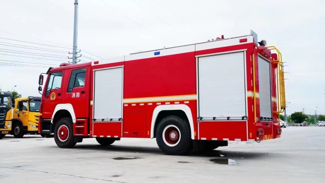 重汽豪沃消防车