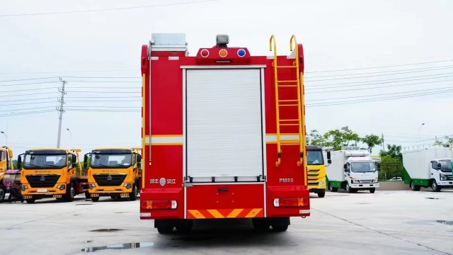 重汽豪沃消防车