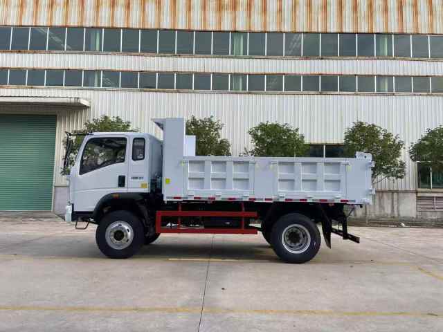 重汽豪沃单桥自卸车