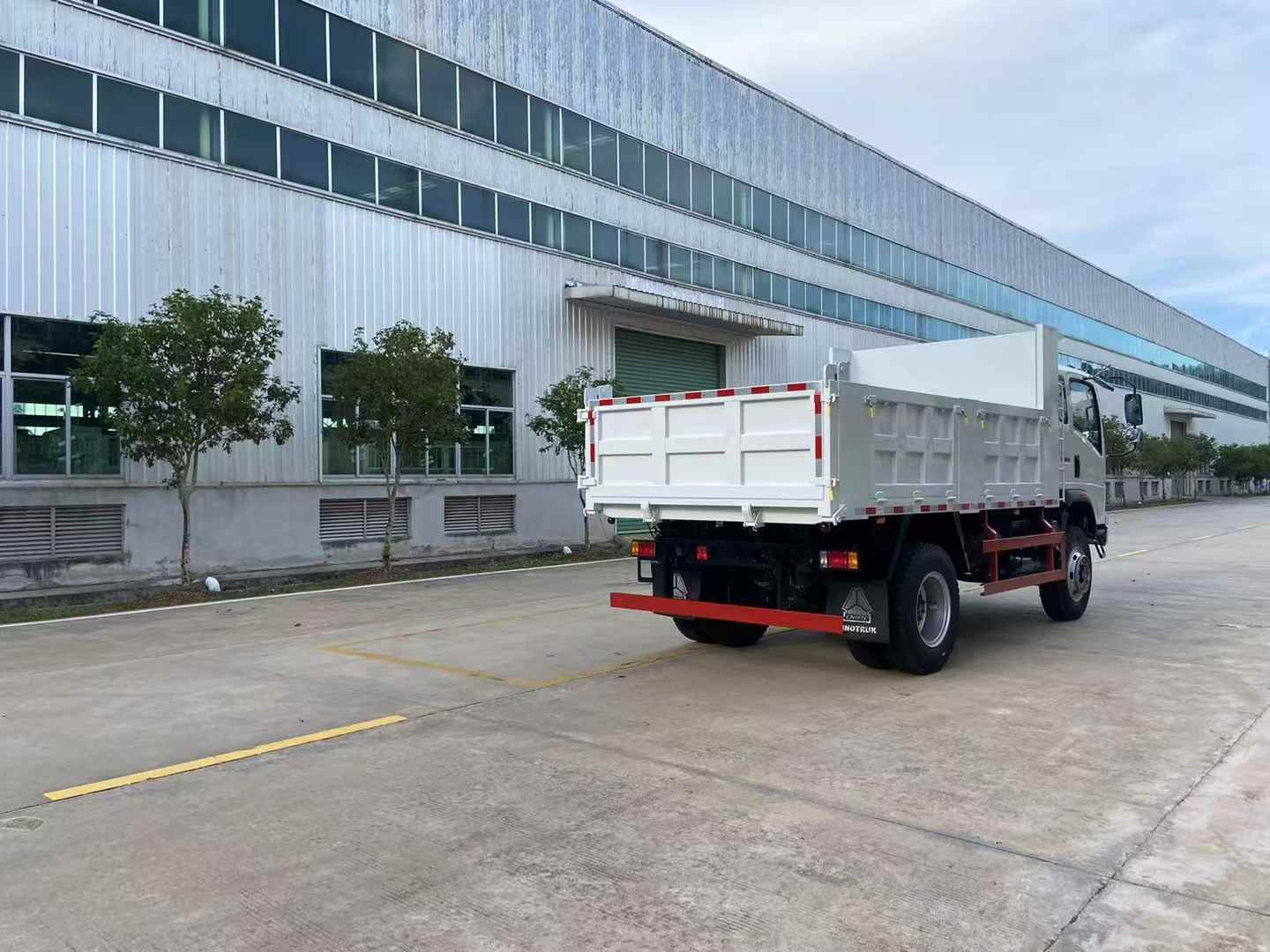 Sinotruk HOWO Single-Bridge Dump Truck - Commercial Dump Truck