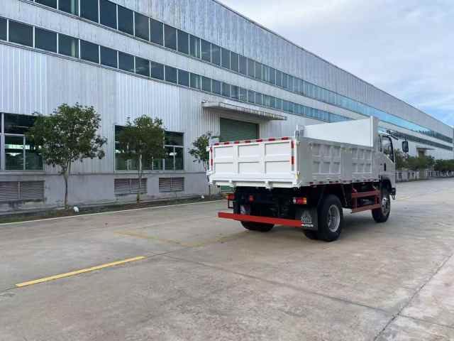 重汽豪沃单桥自卸车