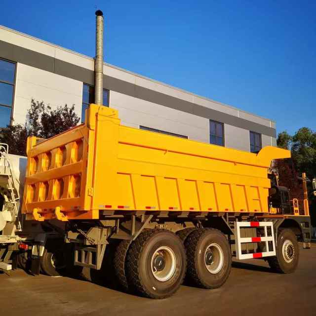 重汽豪沃三桥自卸1