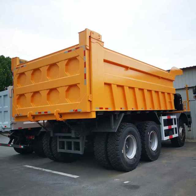 重汽豪沃三桥自卸1