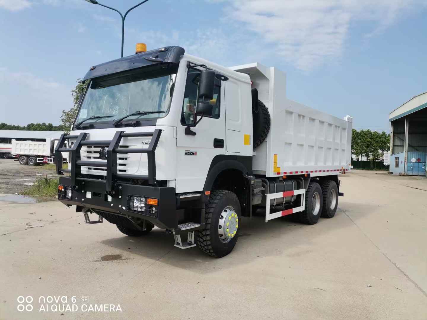 Sinotruk HOWO Three-Axle Dump Truck - Commercial Dump Truck