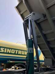 Sinotruk HOWO Three-Axle Dump Truck - Commercial Dump Truck