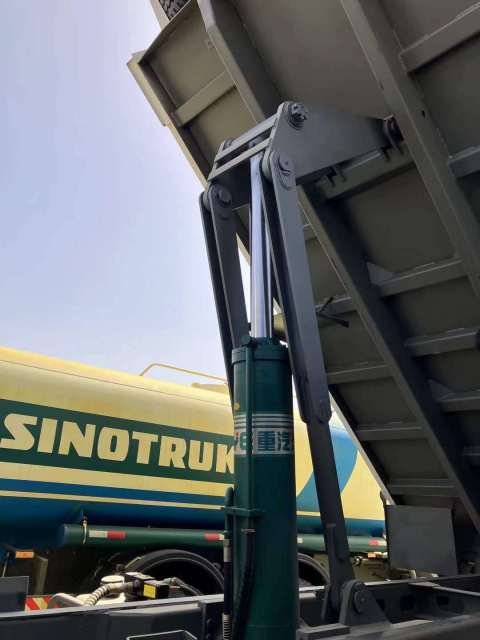 Sinotruk HOWO Three-Axle Dump Truck - Commercial Dump Truck