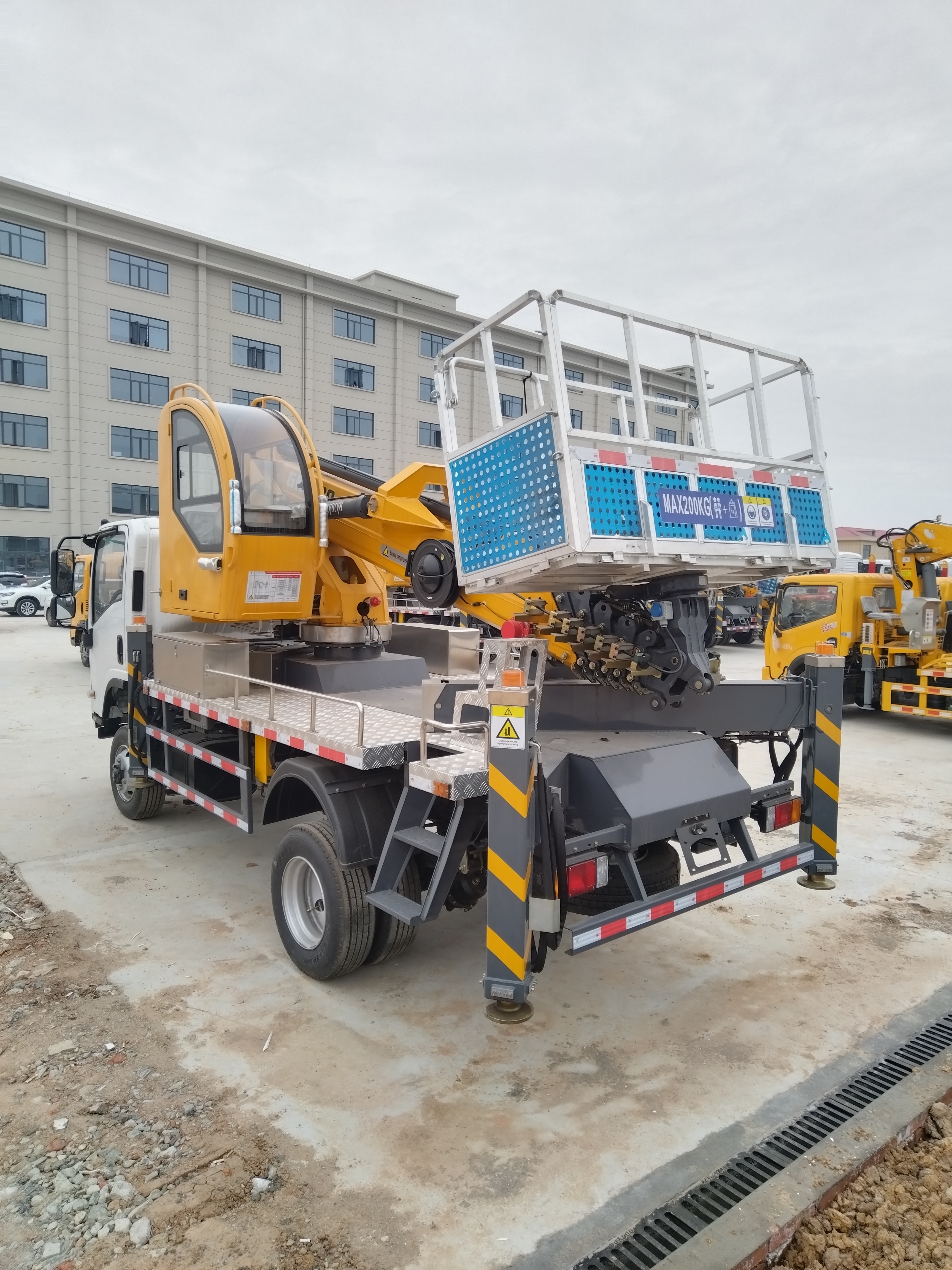 Isuzu aerial work car