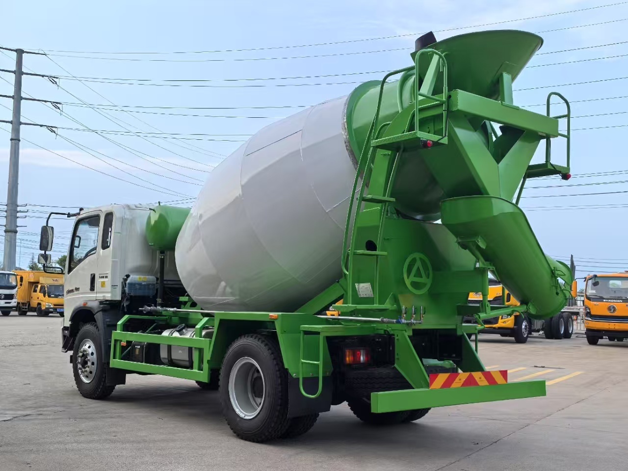 Sinotruk HOWO single axle mixer