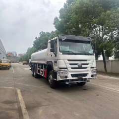 重汽豪沃20方洒水车