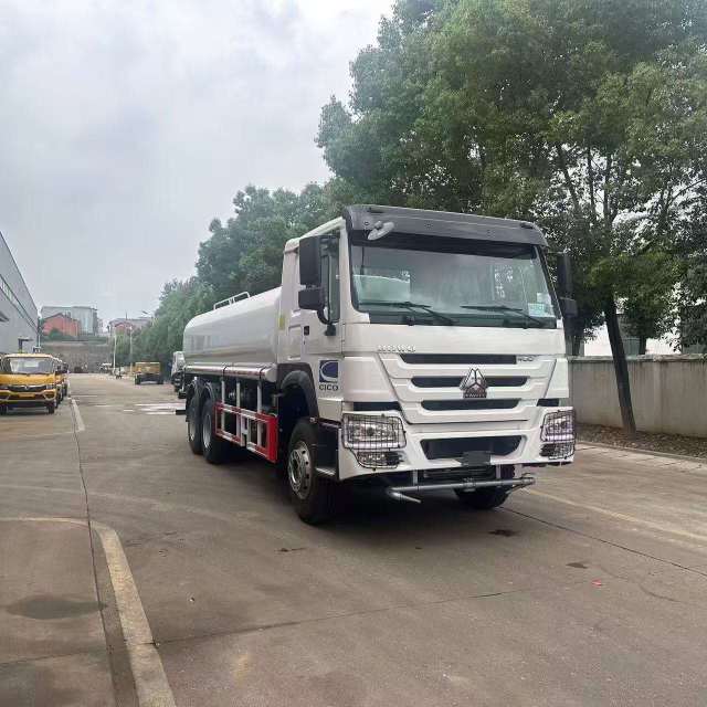 重汽豪沃20方洒水车