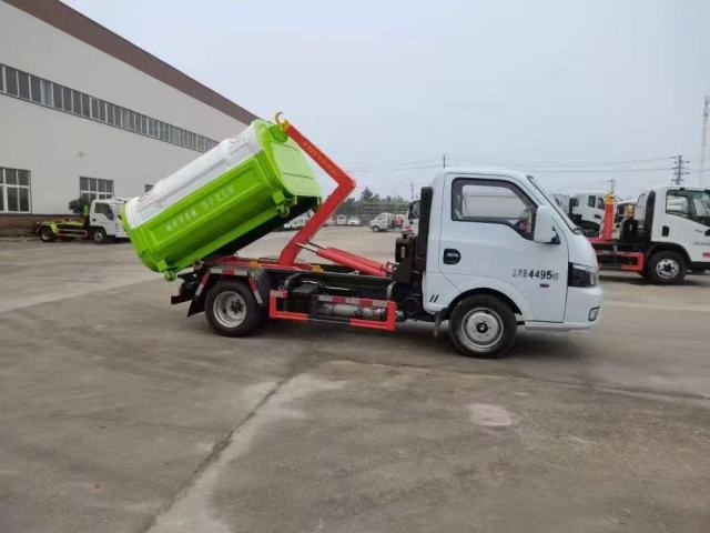东风途逸勾臂垃圾转运车