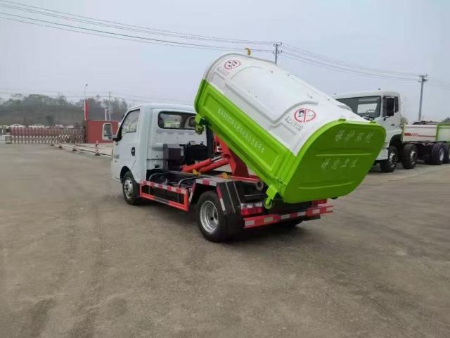 东风途逸勾臂垃圾转运车