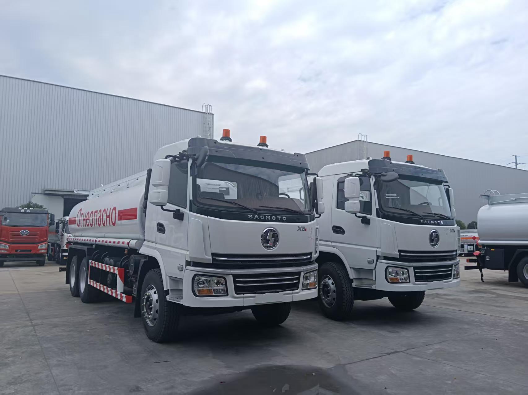 Export to the Middle East Shaanxi Automobile eight-wheel tanker