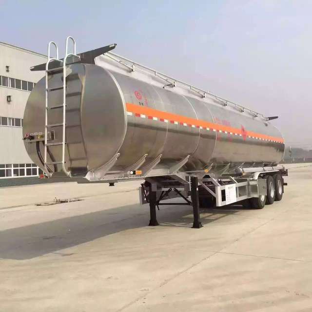 半挂油罐车