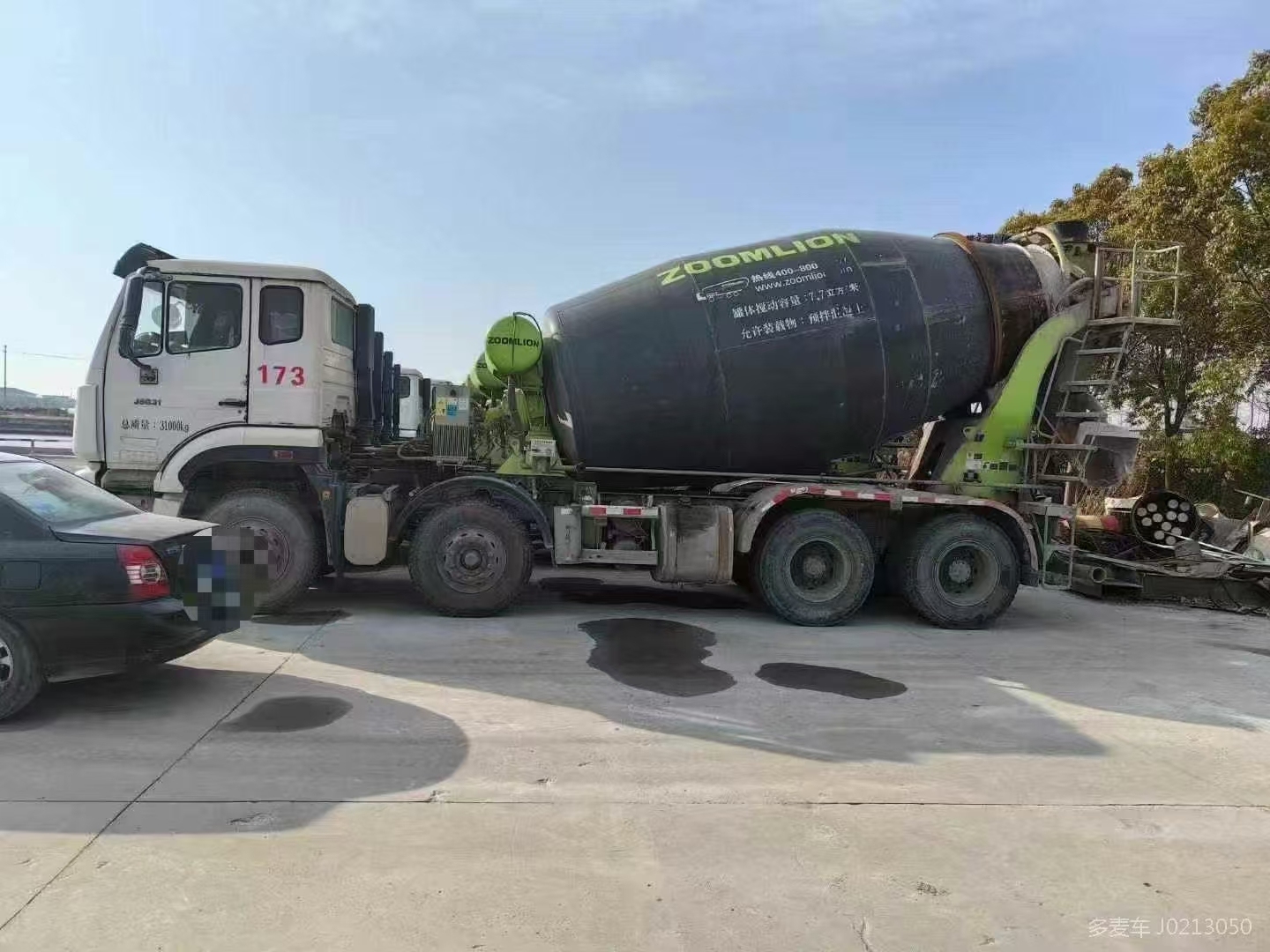 Second-hand 4-axle mixer truck